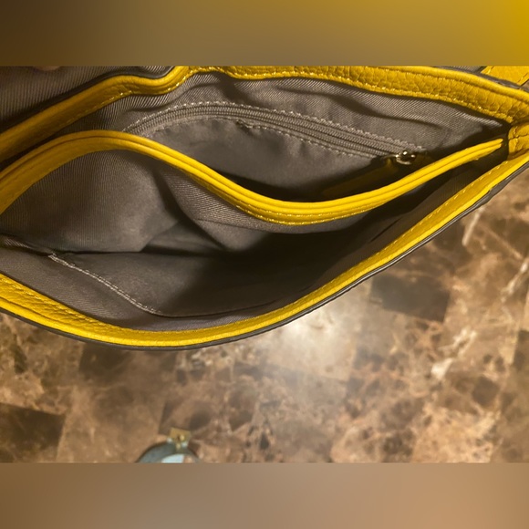 Sold🛑💛Vince Camuto~Leather Crossbody Front/Flap Color-Dandelion - Picture 7 of 12